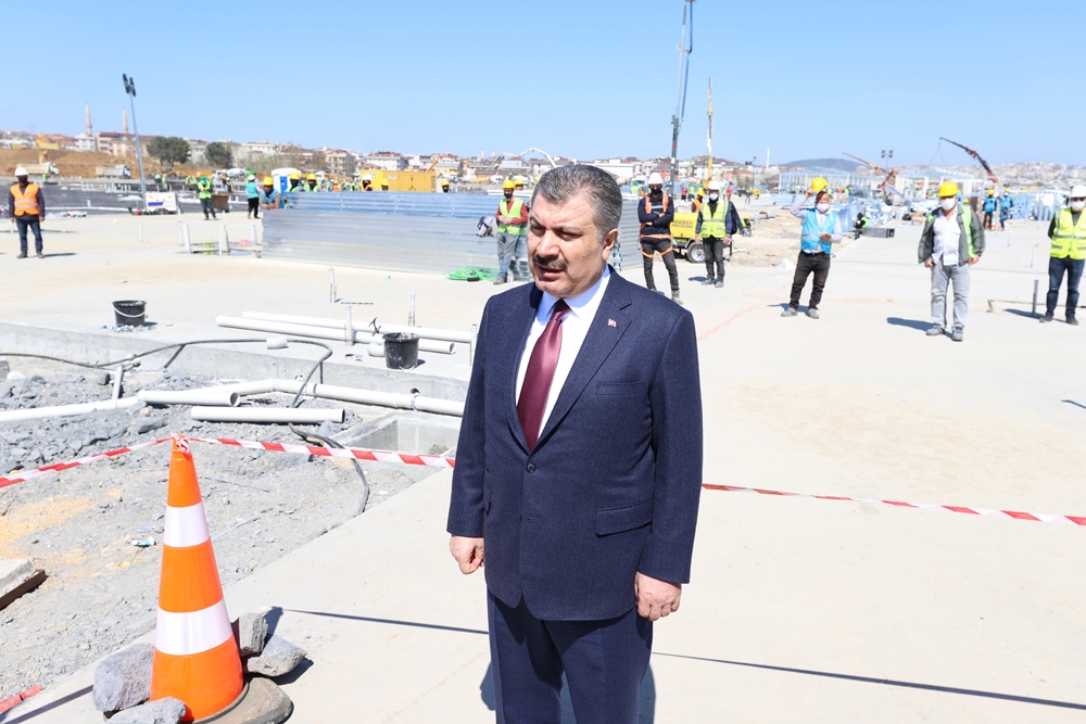 Sağlık Bakanı Fahrettin Koca Sancaktepe’de yapılan hastanenin inşaatını inceledi