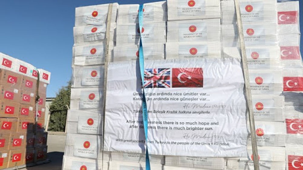 Sağlık malzemeleri İngiltere’ye ulaştı