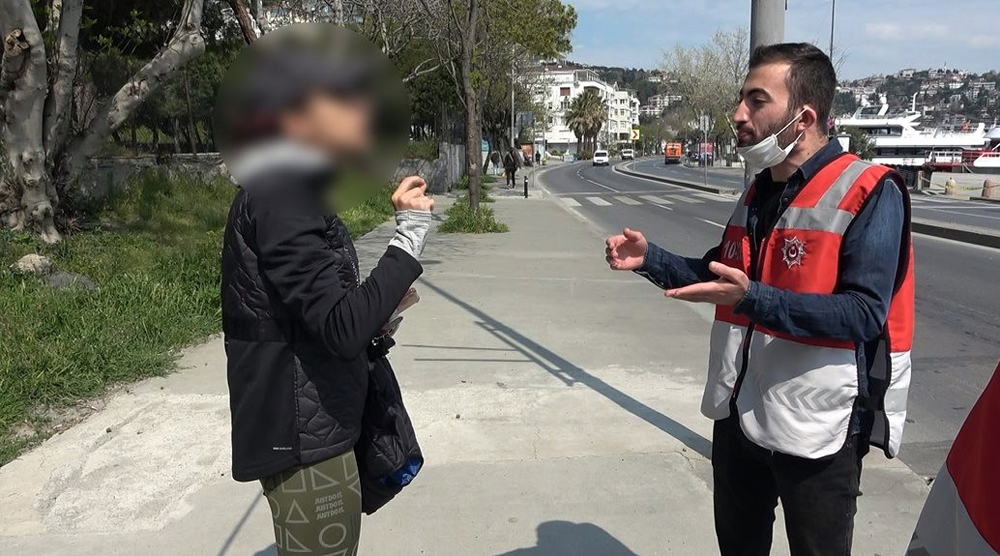 Sahilde yürüyüş yapan kadının ceza kesen polise söyledikleri şaşırttı