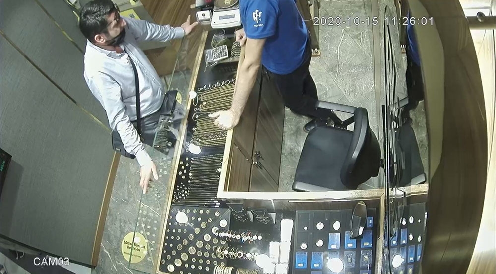 Sahte altınla kuyumcuları dolandıran ‘Altın Faresi’ kamerada