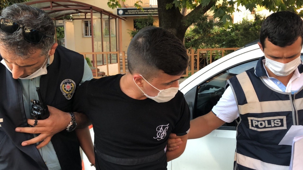 Sahte avukat iş vaadiyle kandırdığı kadınları dolandırdı