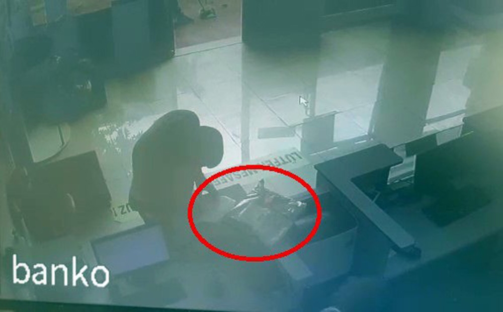 Sahte kimlikle kargo dolandırıcılığı yaptı