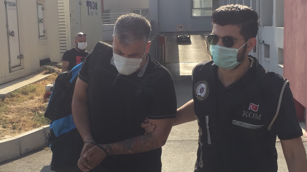 Sahte para verip gerçek para üstü aldı