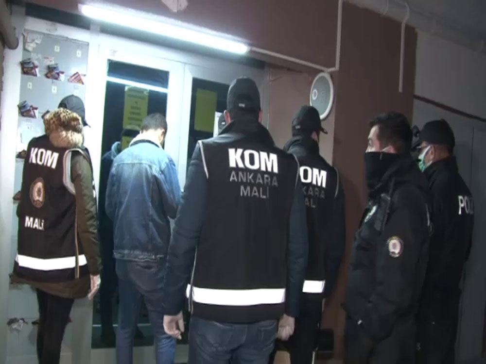 Sahte parayla uyuşturucu ticareti yapan çeteye şafak operasyonu
