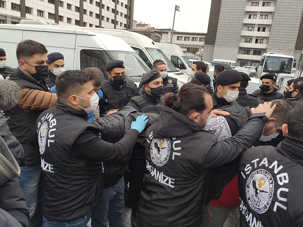 ‘Sahte polis kimliği’ni kullanan suç örgütü şüphelileri adliyeye sevk edildi