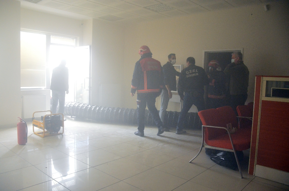 Sakarya’da bankada korkutan yangın