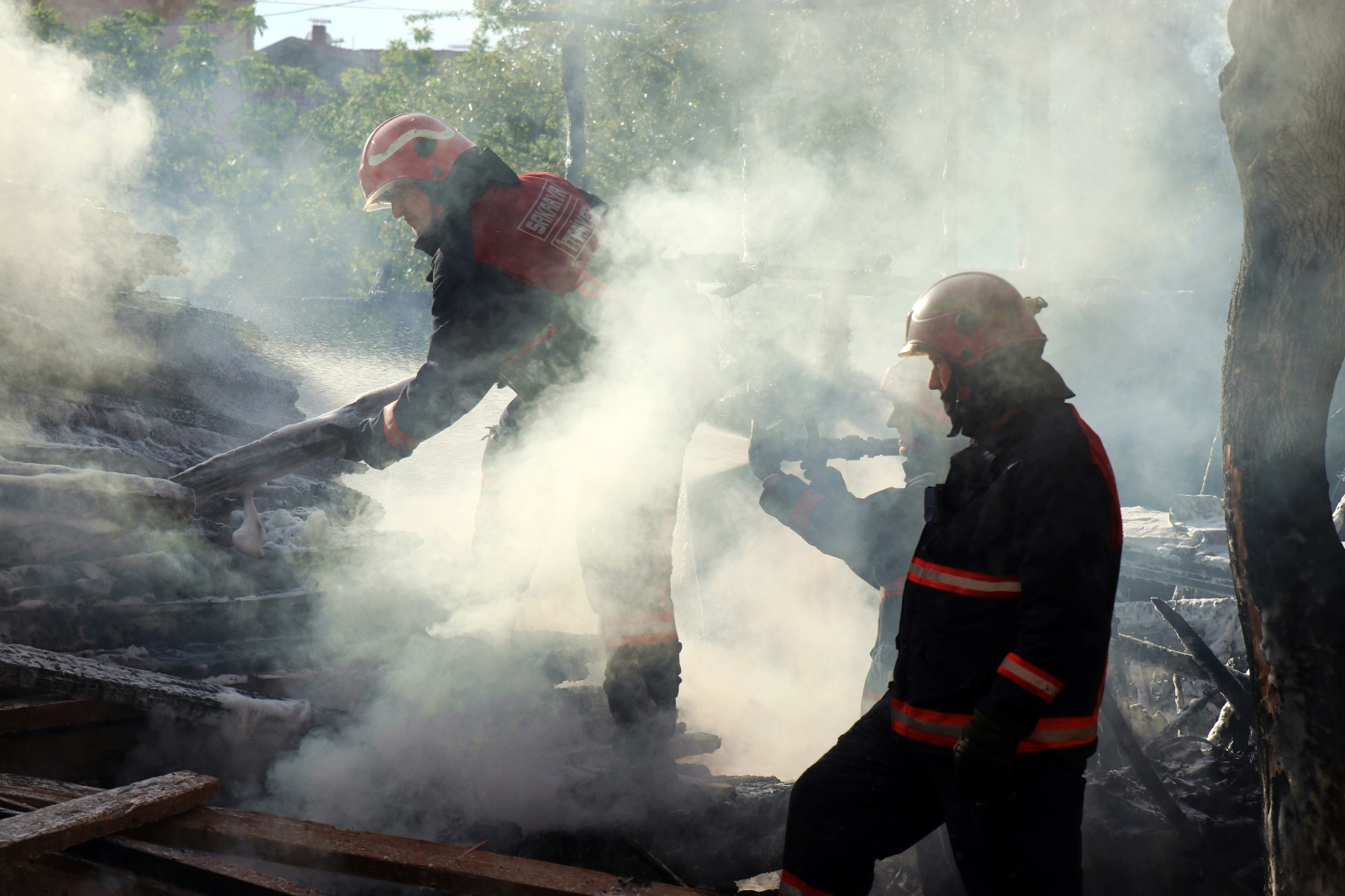 Sakarya’da şehir merkezinde korkutan yangın: 2 yaralı