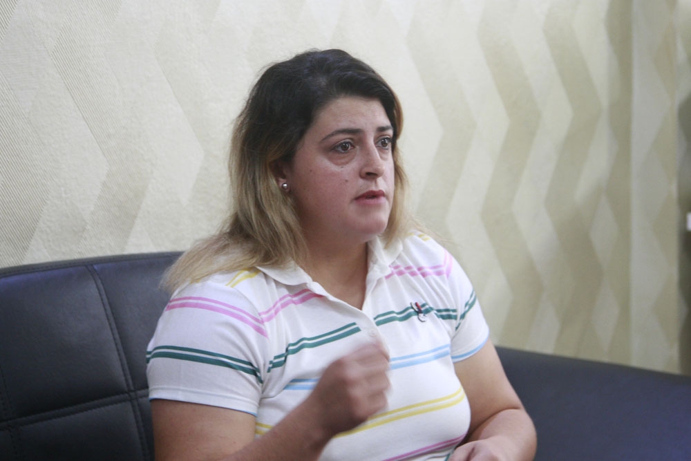 Saldırganı ön kaputun üzerinde emniyete götürdü