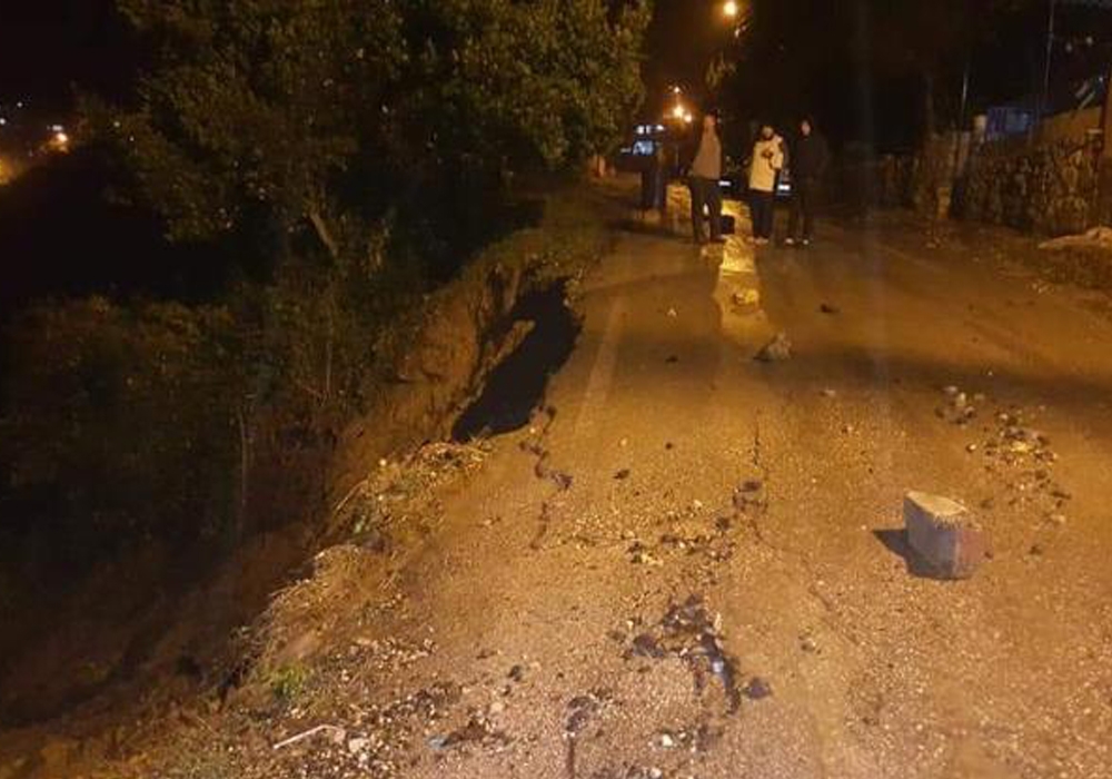 Samandağda Aşırı Yağış Sonrası Yol Çöktü