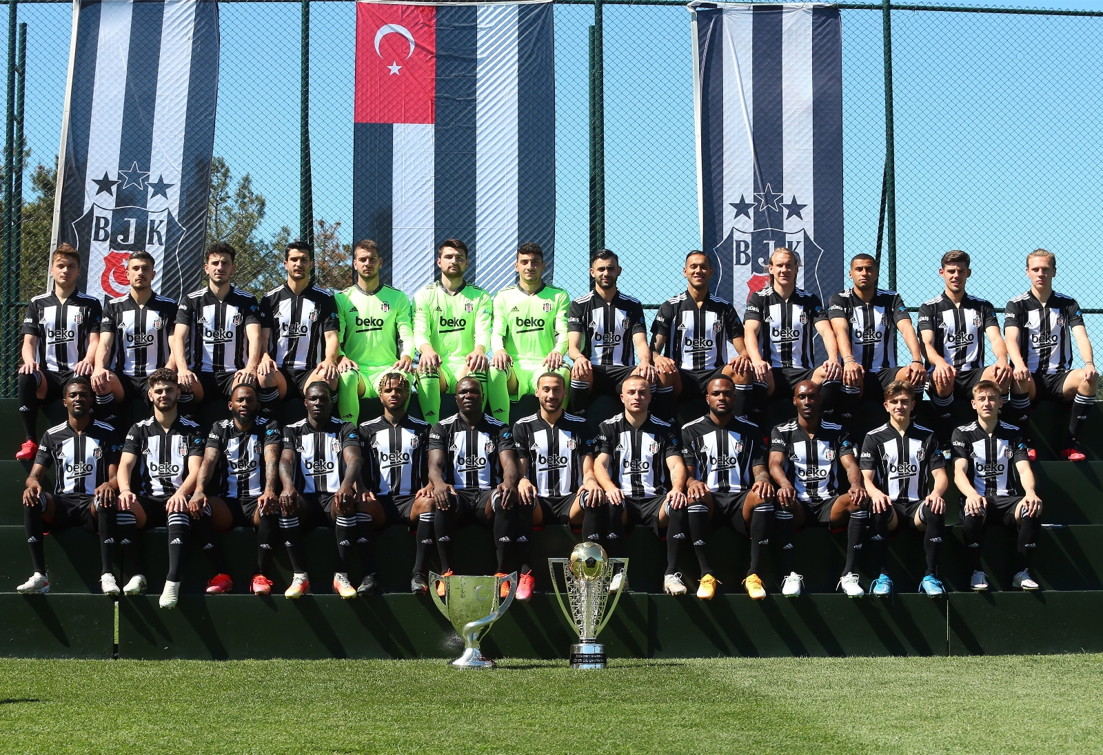 Şampiyon Beşiktaş poster çekimi yaptı