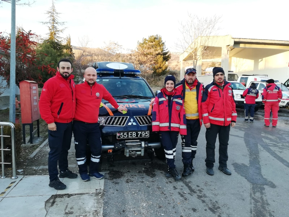 Samsun UMKE Ayşe Yıldız’ın 29 saat sonra enkaz altından kurtarılmasına ortak oldu