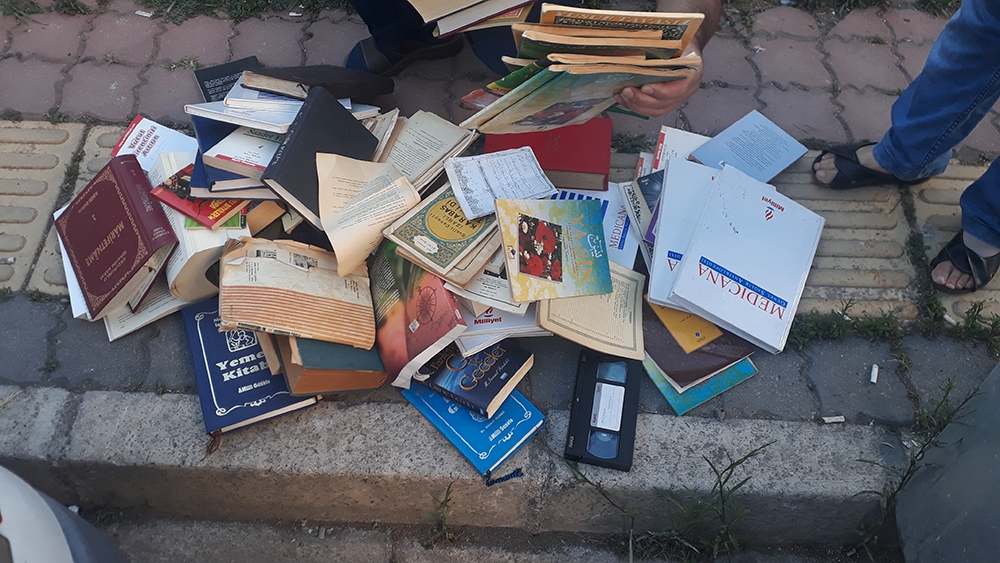 Samsun’da Kur’an ve dini kitaplar çöpe atıldı
