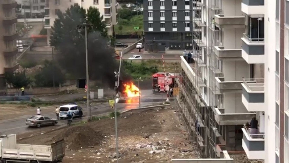 Samsun’da otomobil alevlere teslim oldu