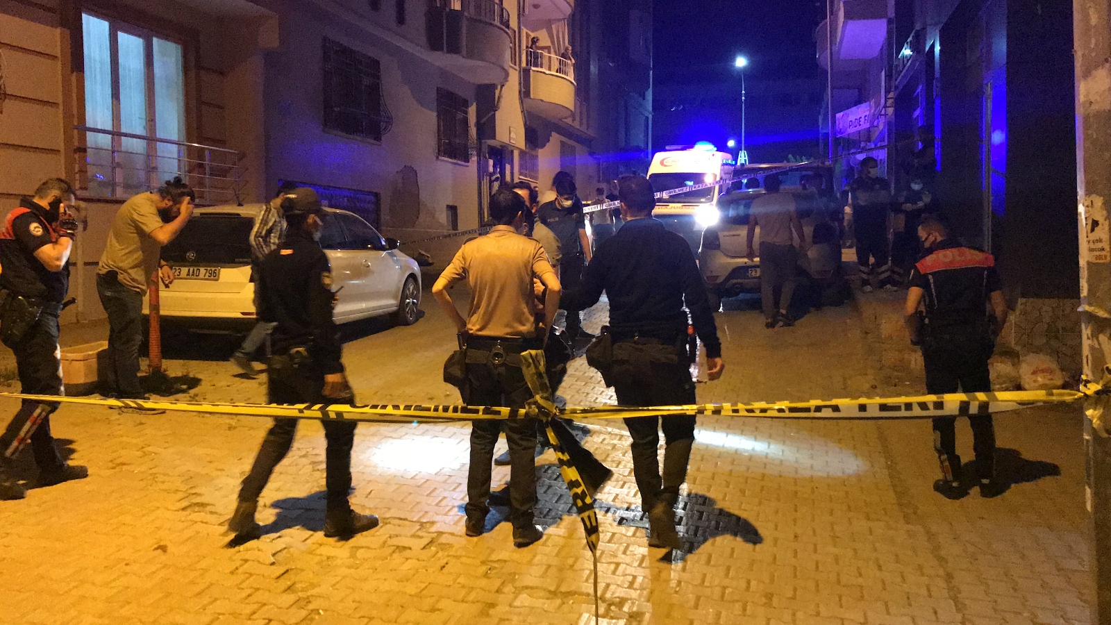 Sanatçı kurşun yağdırdı, yakalanıp gözaltına alındı