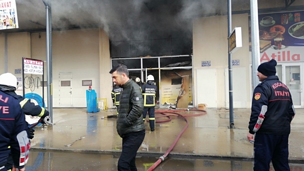 Sanayi sitesinde yangın paniği