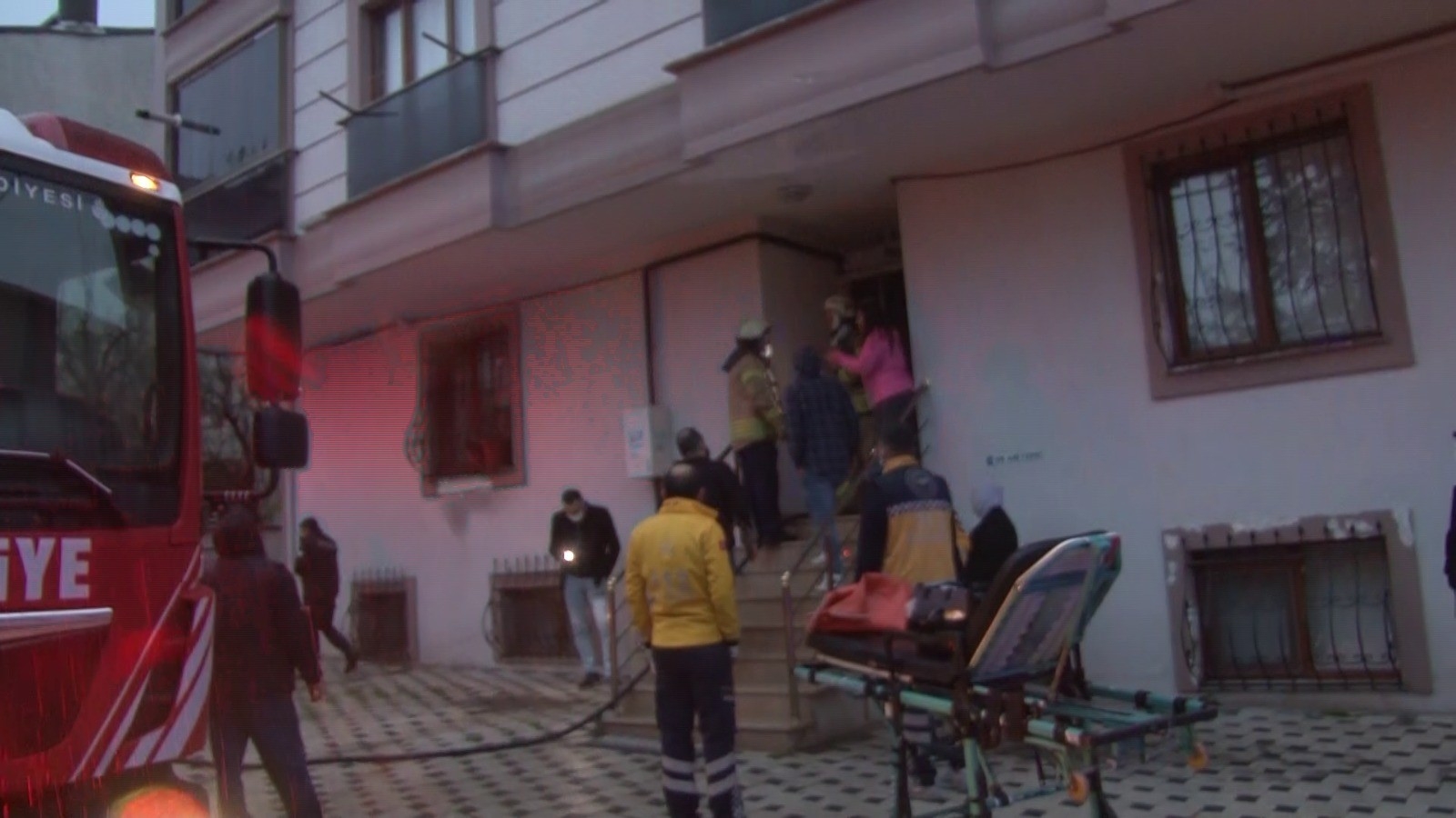 Sancaktepe’de can pazarı: Mahsur kalan 5 kişi tahliye edildi