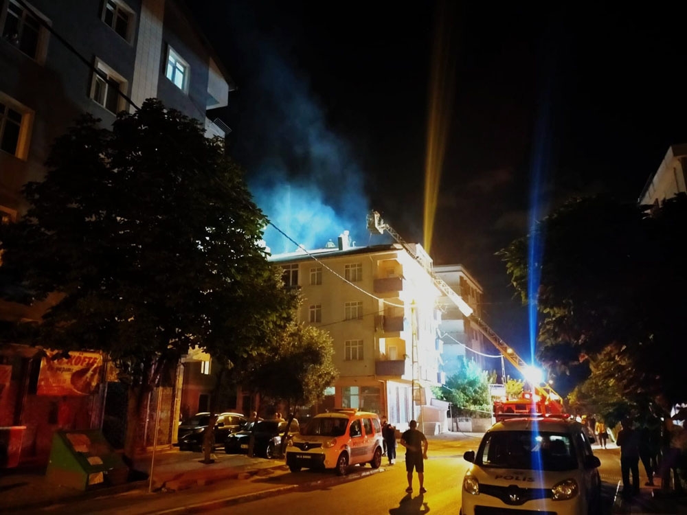 Sancaktepe’de hamamın bacası yandı