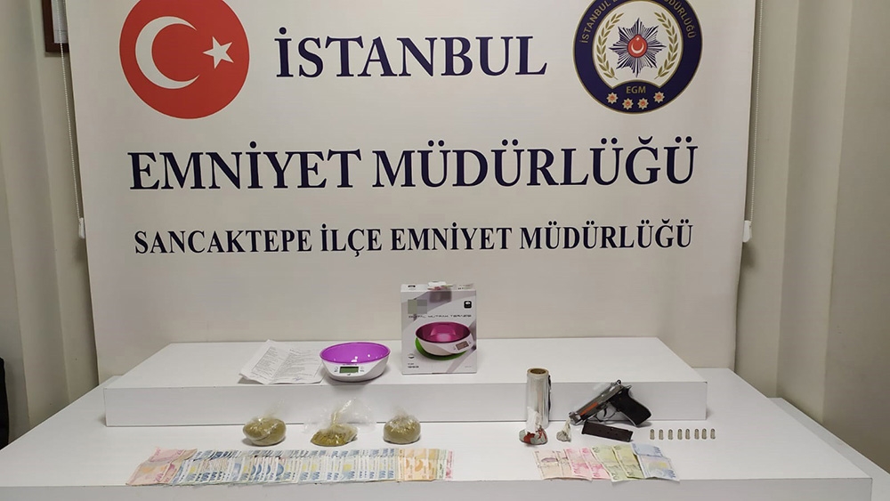 Sancaktepe’de uyuşturucu satan şahıslar kıskıvrak yakalandı