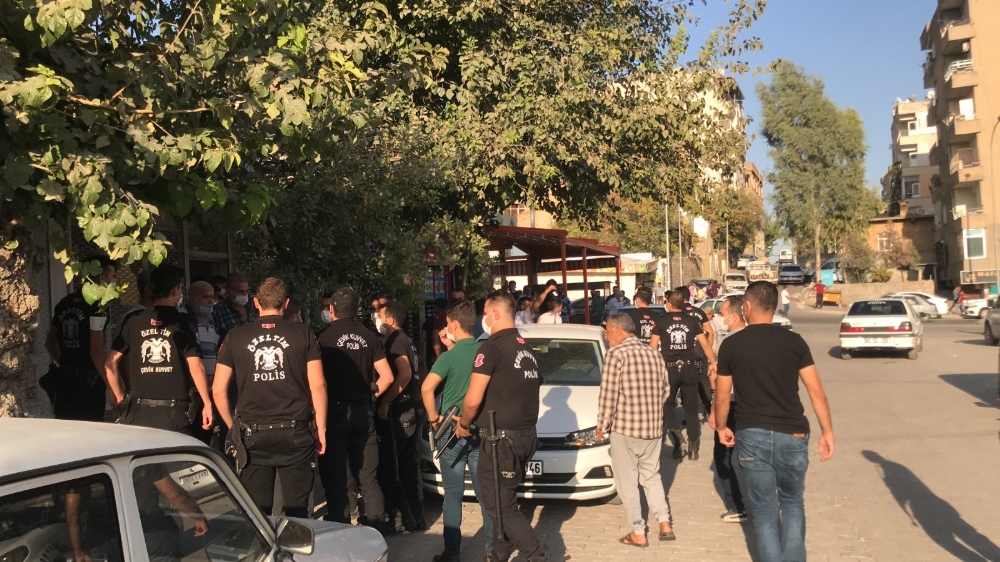 Şanlıurfa’da karakol önünde taşlı sopalı kavga: 7 yaralı