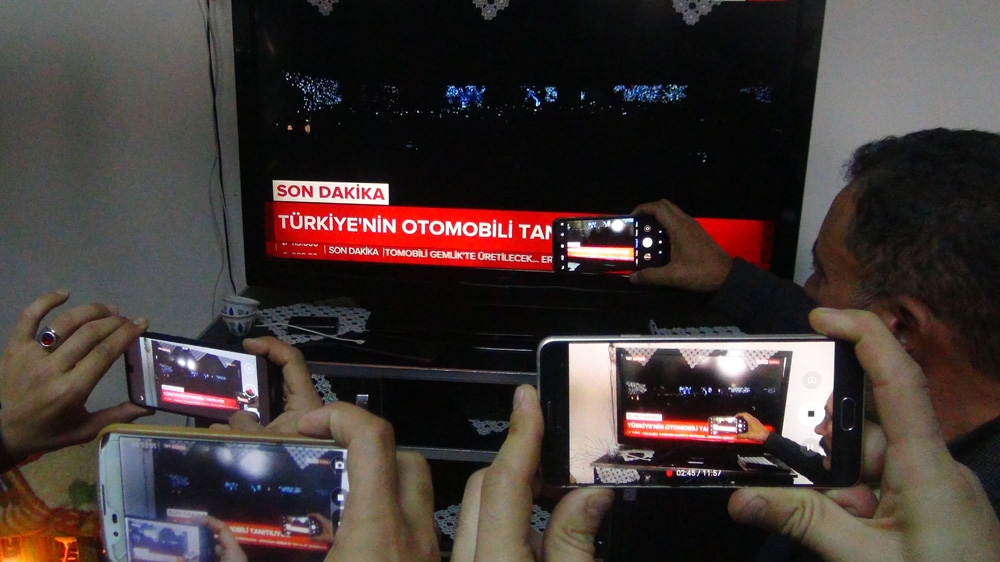 Şanlıurfada Vatandaşlar Yerli Otomobile Hayran Kaldı