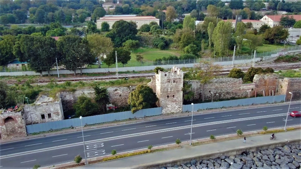 Sarai Sierranın Ölü Olarak Bulunduğu Surlar Yenileniyor