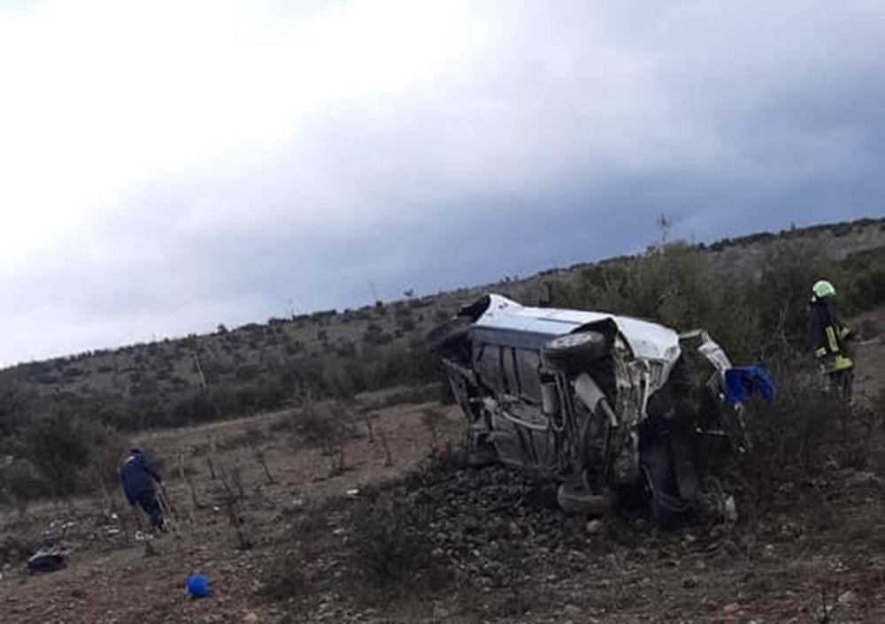 Şarampole uçan araçta 2 kişi öldü 3 kişi yaralandı