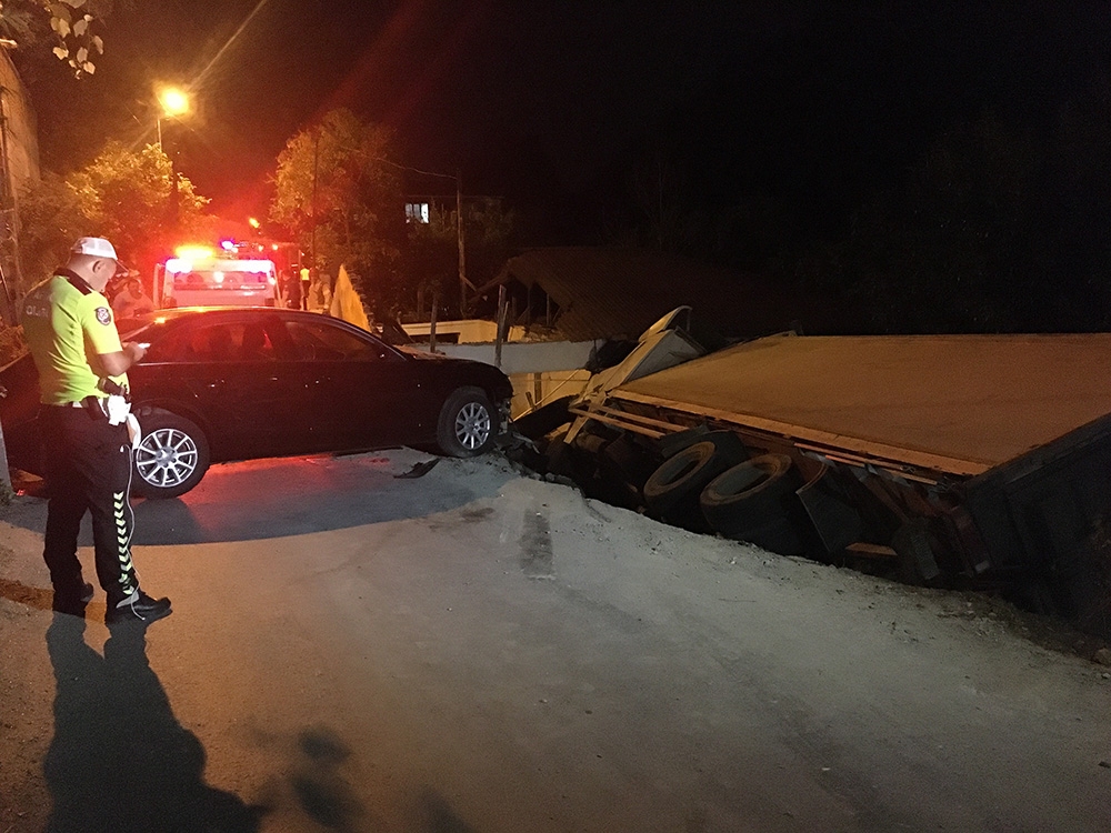Sarıyer’de kamyon şarampole uçtu: 2 yaralı