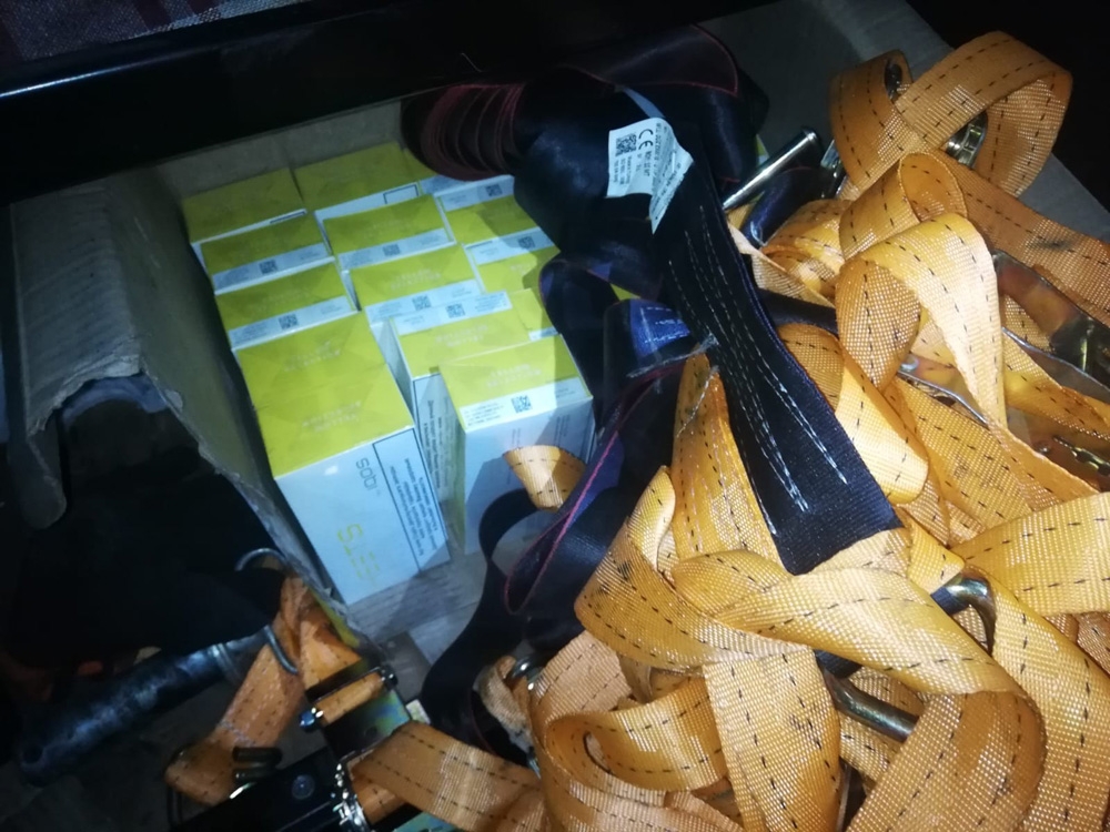 Sarp Sınır Kapısında 53 bin lira değerinde içki ve sigara ele geçirildi
