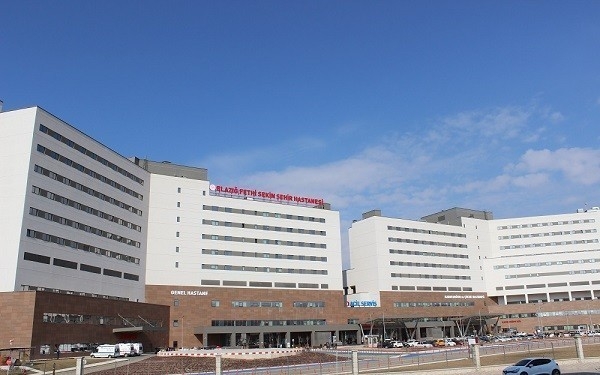 Şehir hastanesinde maske ve dezenfektan üretimi başladı
