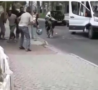Şehir merkezinde piknik tüplü meydan muharebesi gibi kavga
