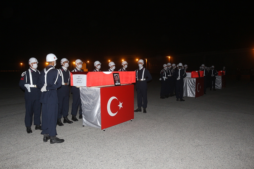 Şehit askerlere uğurlama töreni