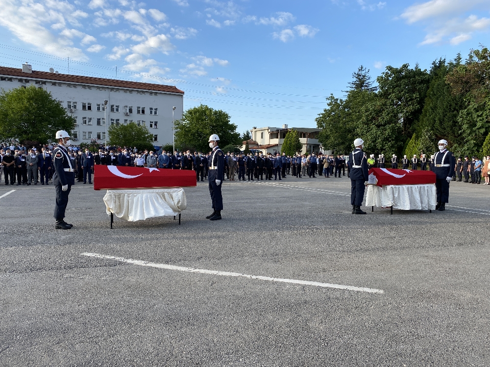 Şehit askerlerin cenazeleri memleketlerine uğurlandı