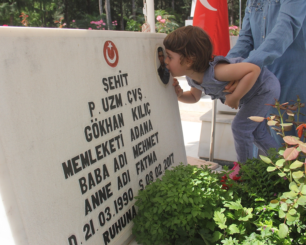 Şehit çocuklarının Babalar Günü kutlaması yürekleri dağladı