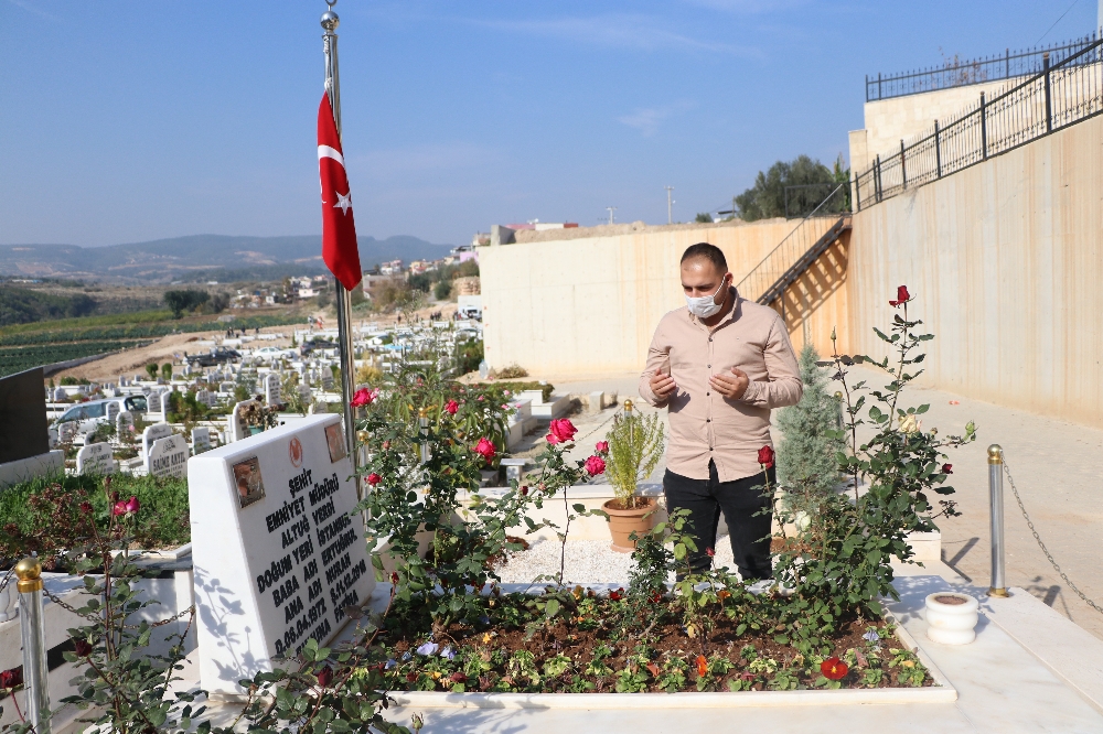 Şehit Emniyet Müdürü Altuğ Verdi’nin Mersin’deki mezarı boş kalmıyor