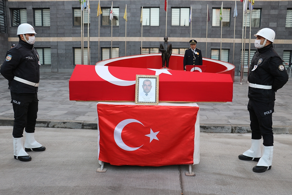 Şehit polis memuru memleketine uğurlandı
