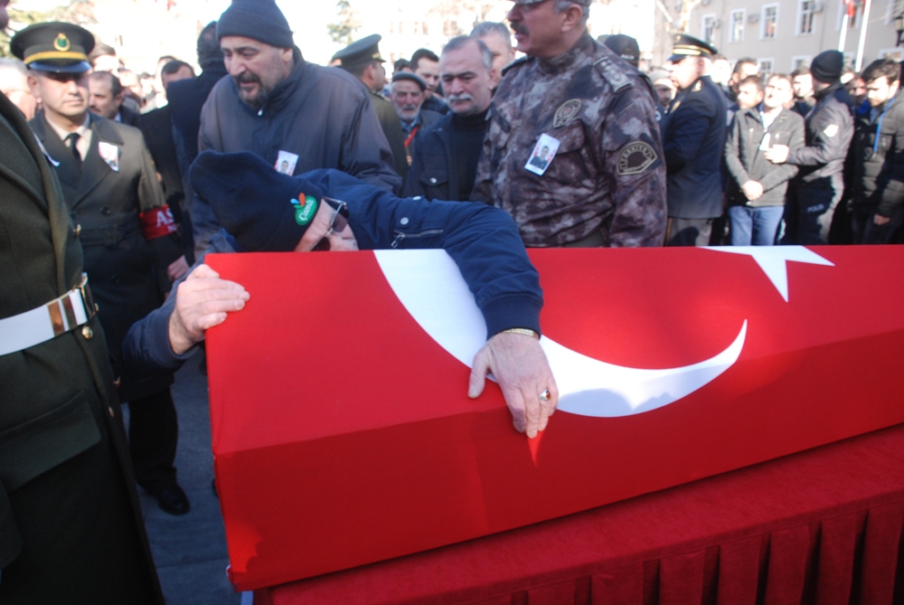 Şehit teğmen son yolculuğuna uğurlandı