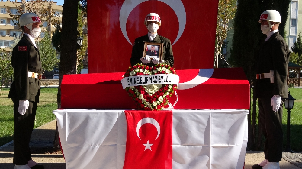 Şehit Tuğgeneral Erdoğan gözyaşlarıyla son yolculuğuna uğurlandı