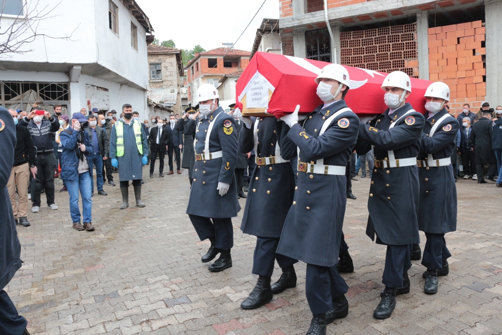 Şehit uzman çavuş memleketi Balıkesir’de son yolculuğuna uğurlandı