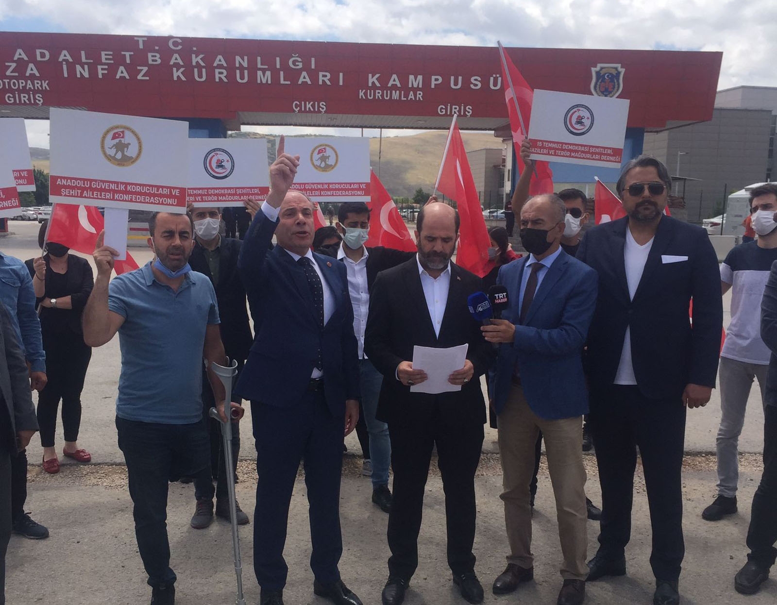 Şehit yakınları ve gazilerden HDP’ye tepki: