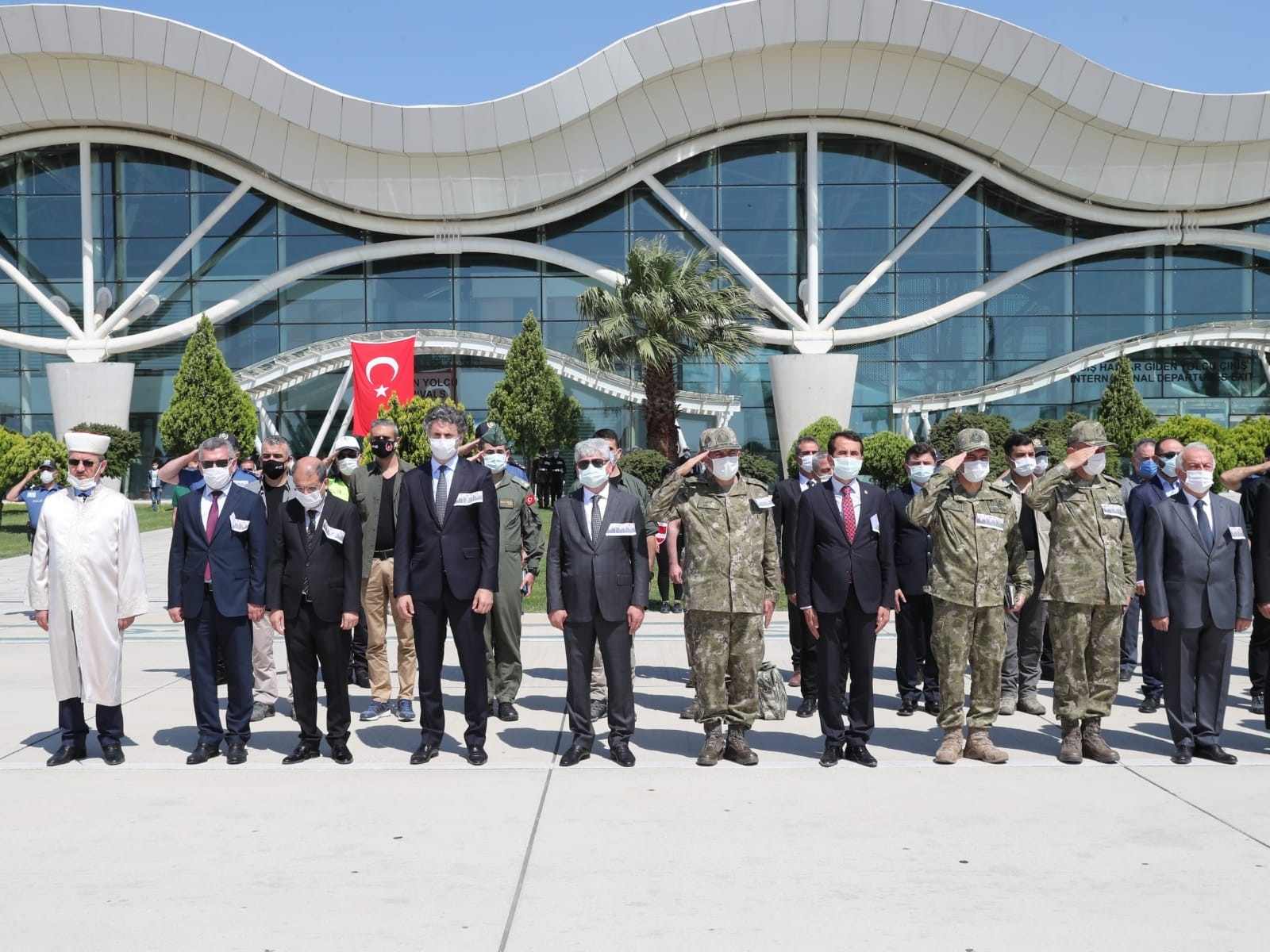 Şehitler memleketlerine uğurlandı