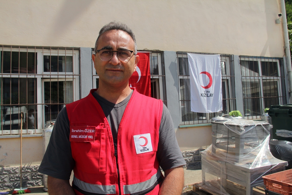 Sel bölgesinde ilk günden beri vatandaşların ihtiyaçlarını karşılıyorlar