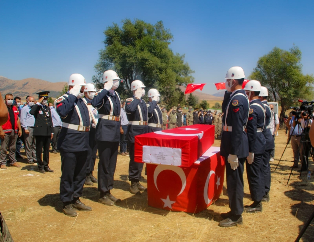 Sel şehidi dualarla uğurlandı