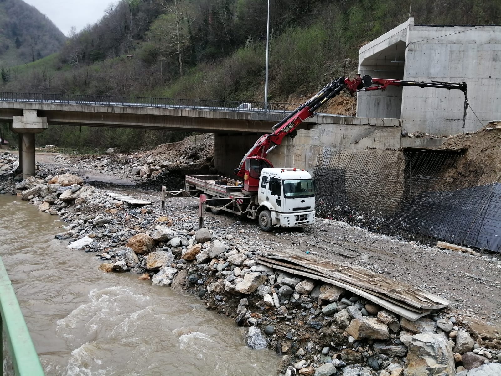 Sel sularına kapılan 2 işçiden 1’inin hayatını kaybettiği olayla ilgili soruşturma başlatıldı