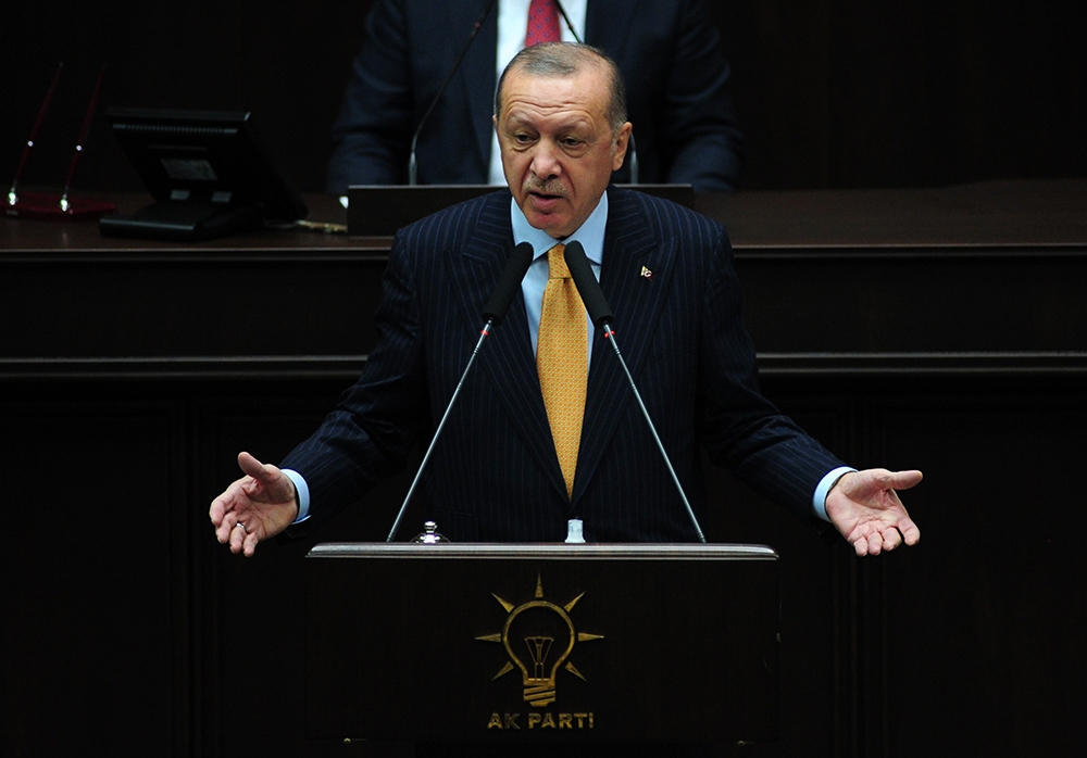 Sende zerre kadar yürek varsa benimle ilgili konuş, eşimle ilgili konuşma