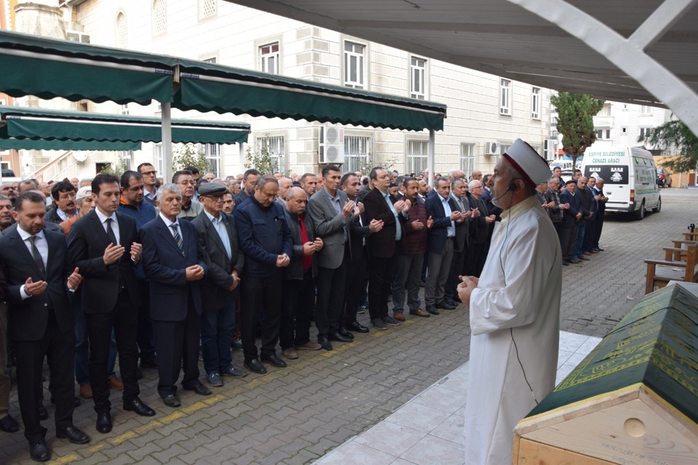 Şenol Güneşin Dünürü Son Yolculuğuna Uğurlandı