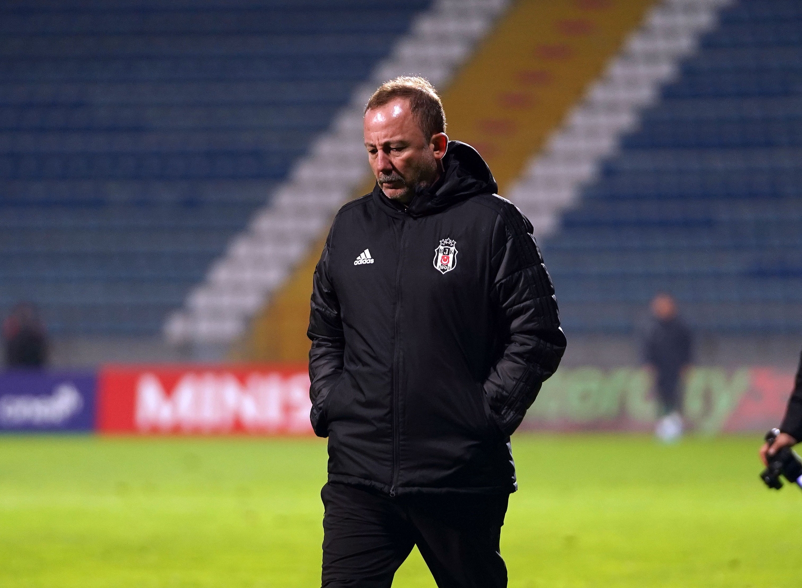 Sergen Yalçın: “10 tane maçımız var ve avantajlı taraf biziz”