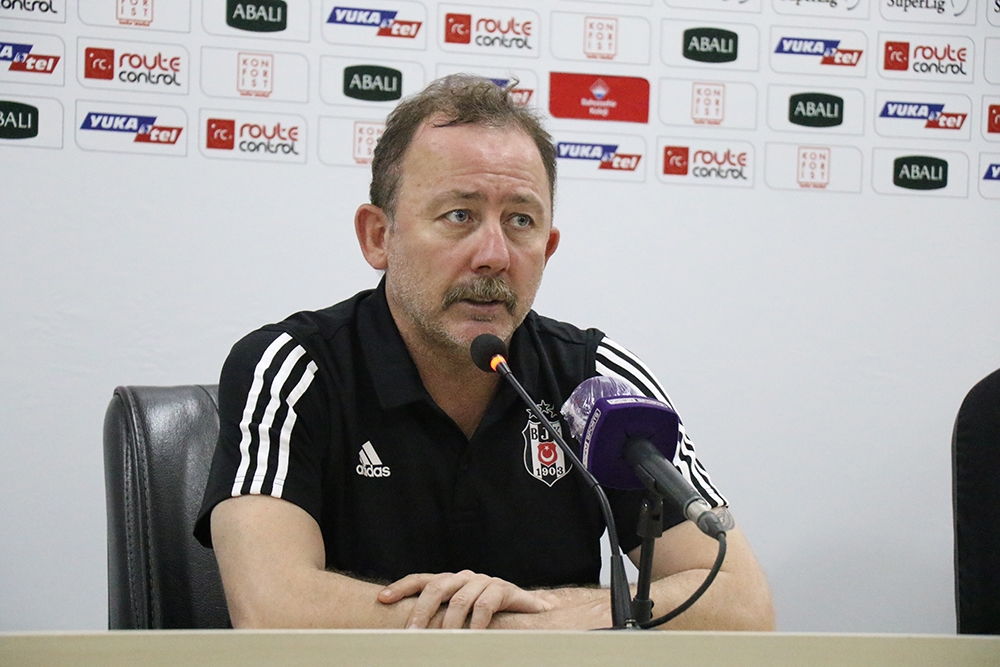 Sergen Yalçın: “Beşiktaş şampiyonluğa oynayan bir kadro kuracak”