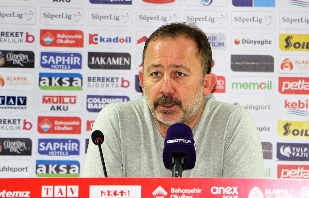 Sergen Yalçın: “Gol atamıyoruz ama pozisyona giriyoruz”