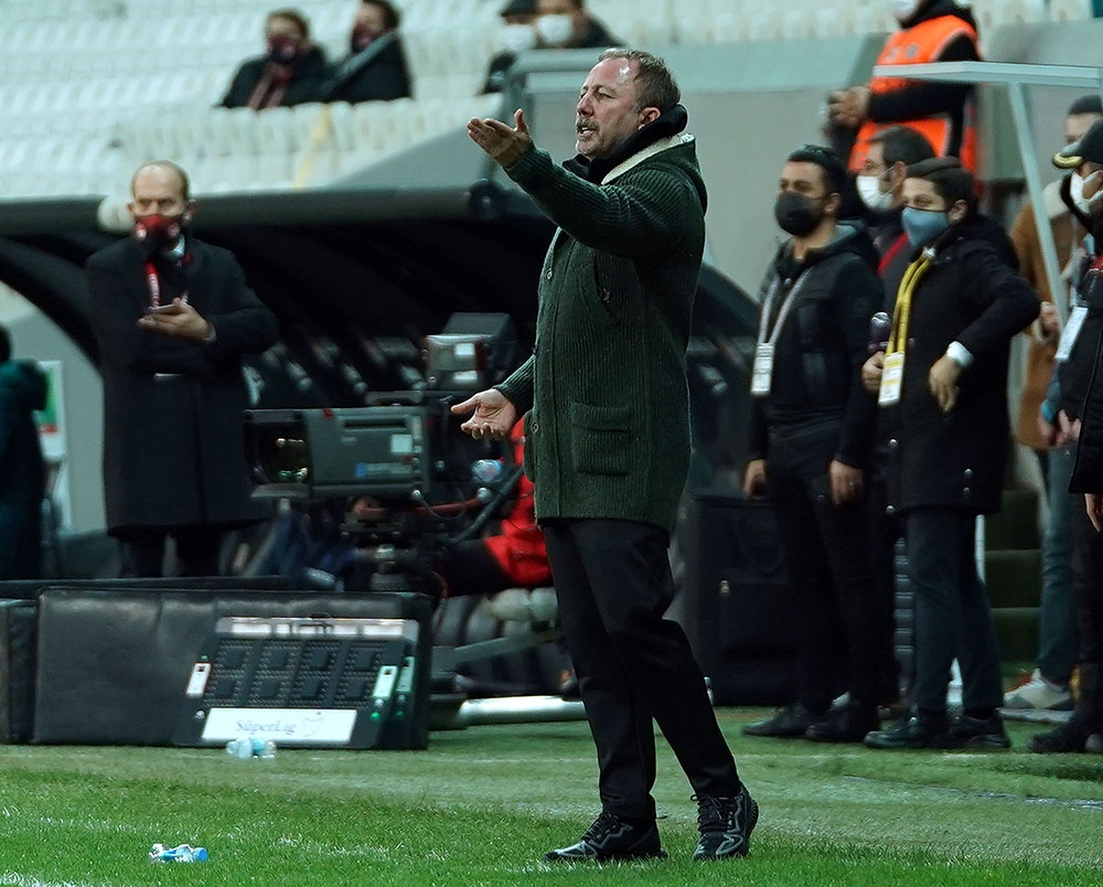 Sergen Yalçın’ın ilk derbi mağlubiyeti