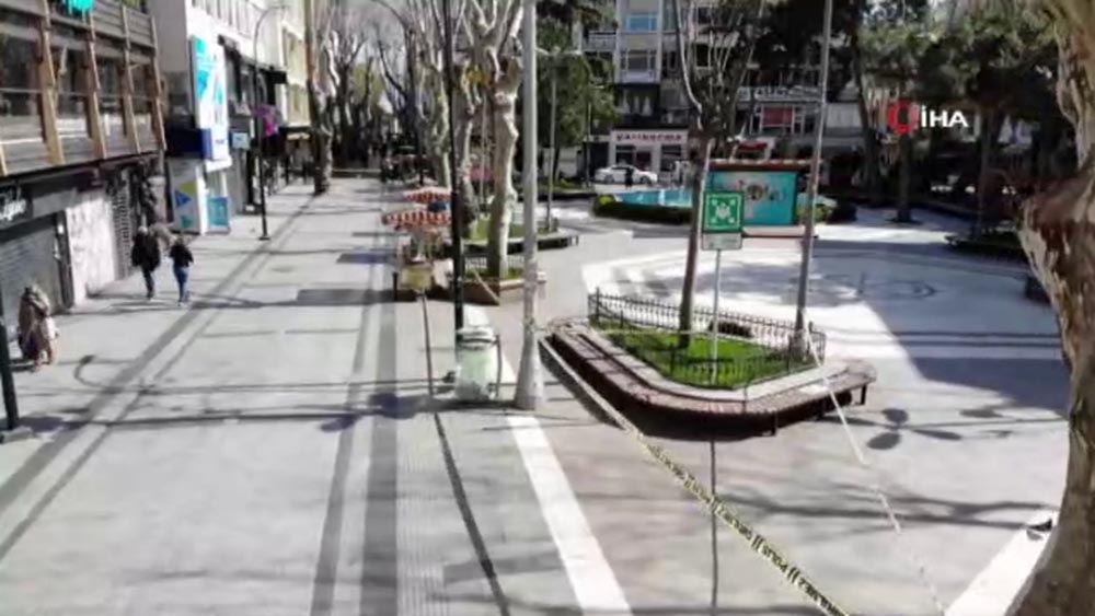 Şerit çekilerek kapatılan Pendik Meydanı havadan görüntülendi